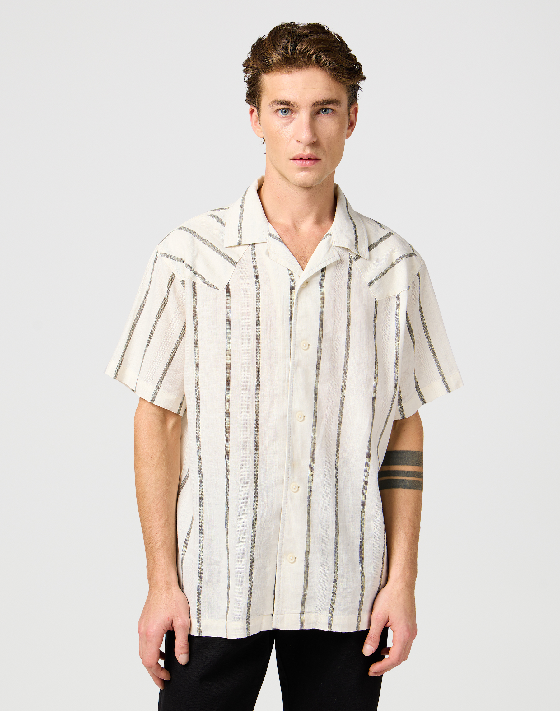 Wrangler - SS W RESORT SHIRT / NATURAL STRIPE - Férfi ing