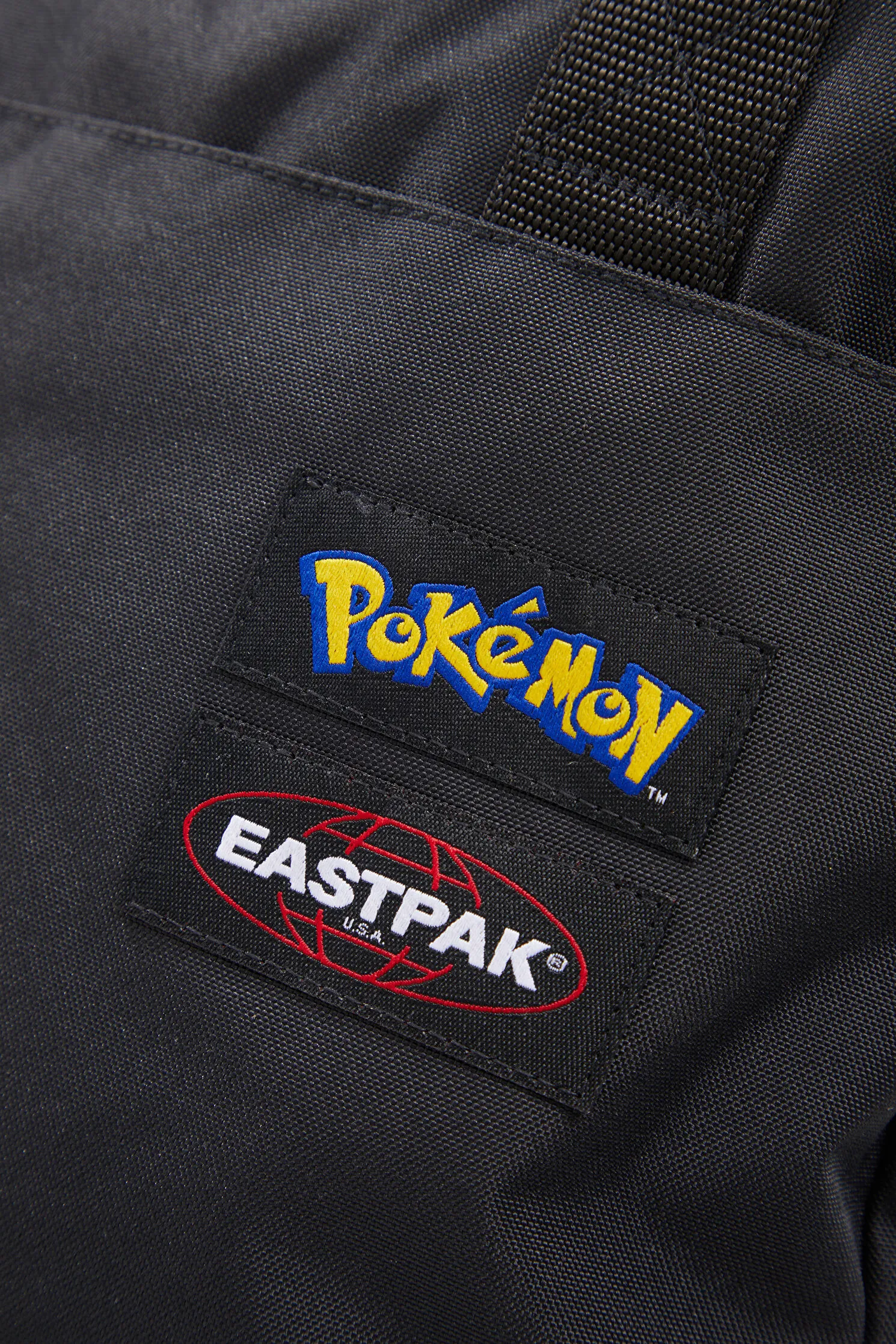 Eastpak - Shopp'R Tote / Pokemon Pikachu - Uniszex oldaltáska