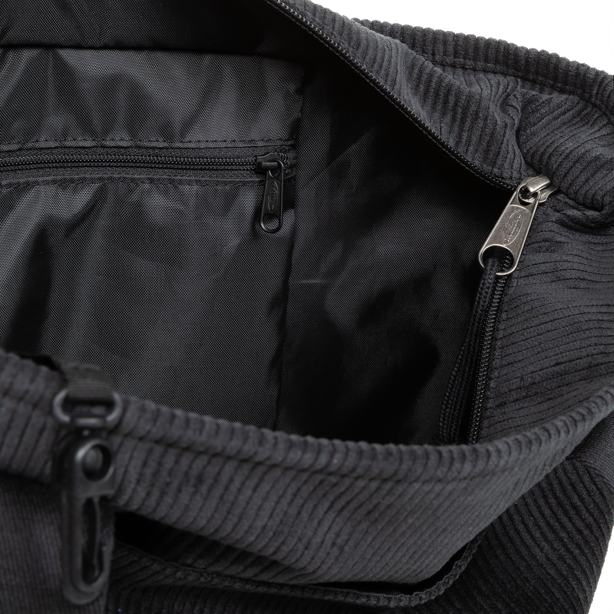 Eastpak - SHOPP'R TOTE / Ribs Black - Uniszex oldaltáska
